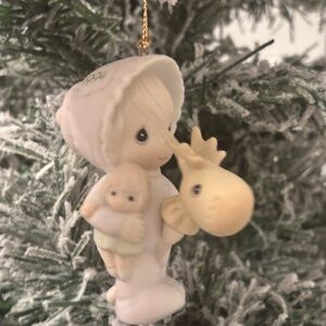 ✨ Precious Moments "Baby's 1st Christmas 1994" Ornament ✨